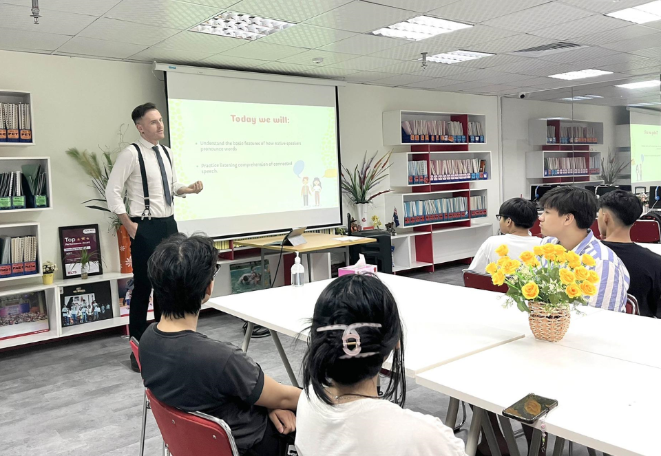 doi-ngu-giao-vien-dat-chuan-tai-trung-tam-luyen-thi-ielts-voi-chat-luong-hang-dau