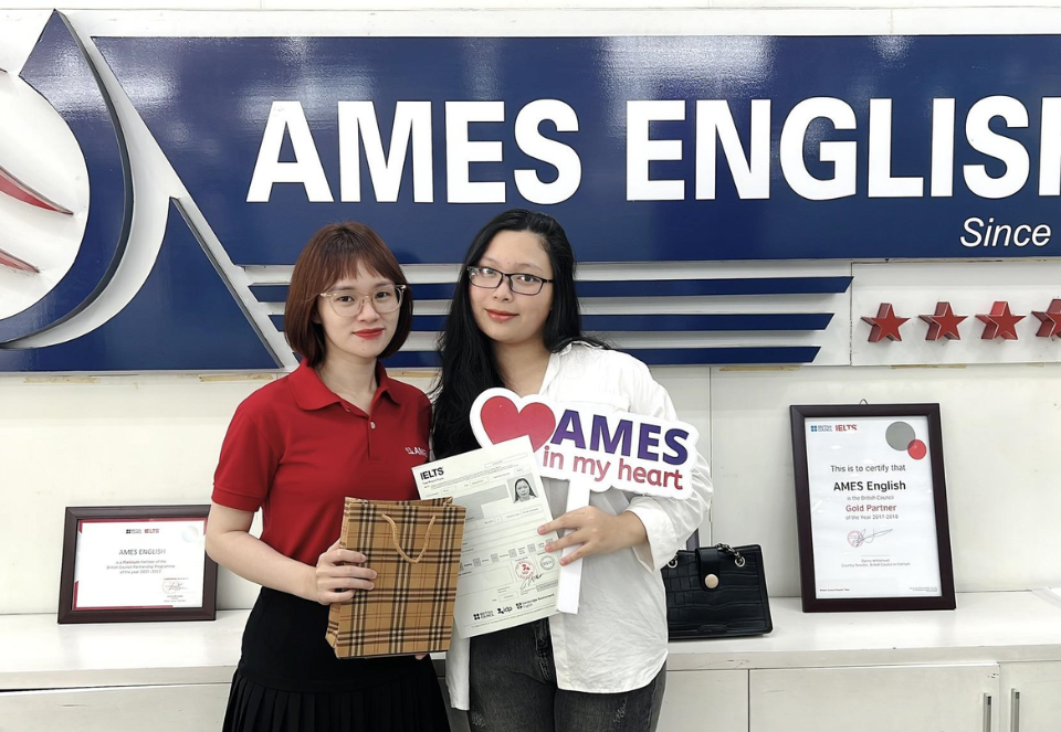 hoc-vien-thanh-cong-nhan-bang-diem-ielts-nho-hoc-tap-tai-trung-tam-luyen-thi-ielts-uy-tin